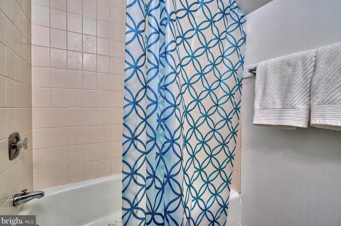 8808 Richmond Ave, Baltimore MD 21213-1145 exterior