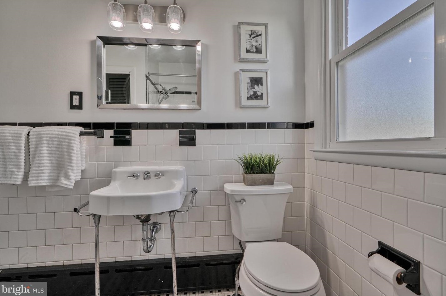 8808 Richmond Ave, Baltimore MD 21213-1145 exterior