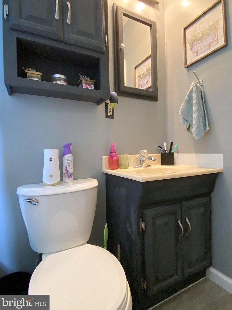 404 Taylor Ave, Baltimore MD 21228-2200 exterior