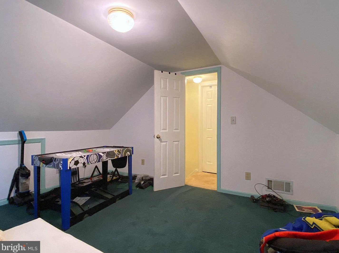 404 Taylor Ave, Baltimore MD 21228-2200 exterior