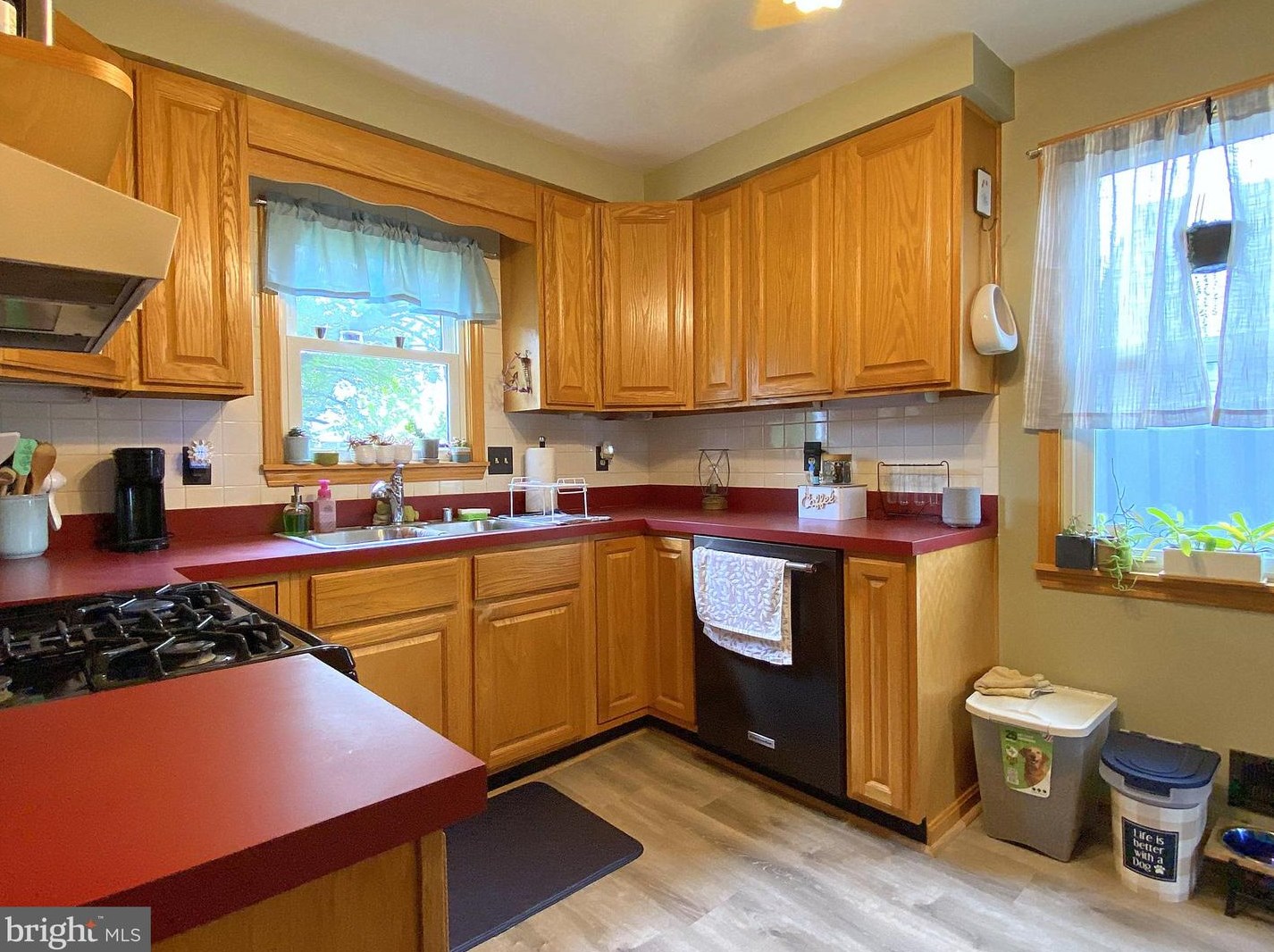 404 Taylor Ave, Baltimore MD 21228-2200 exterior