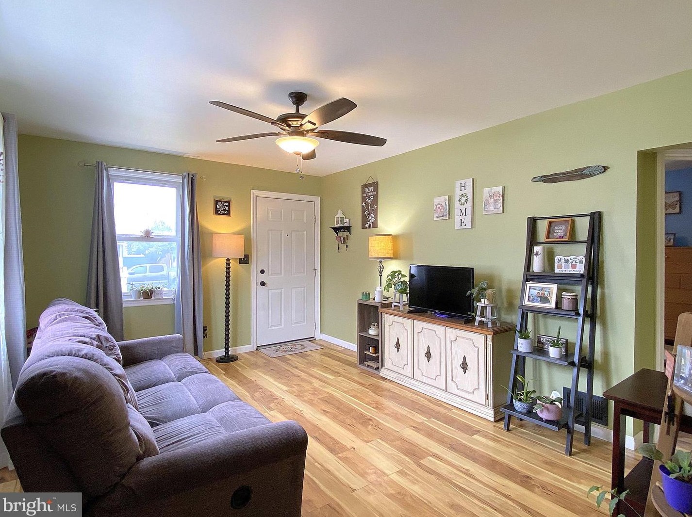 404 Taylor Ave, Baltimore MD 21228-2200 exterior