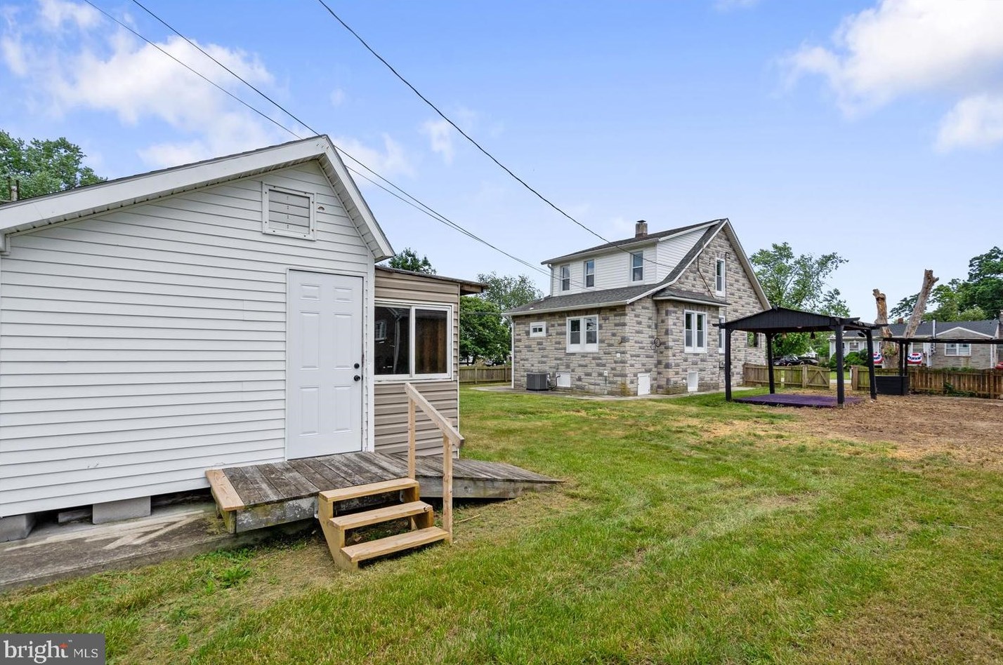 2816 New York Ave, Baltimore MD 21227-3727 exterior