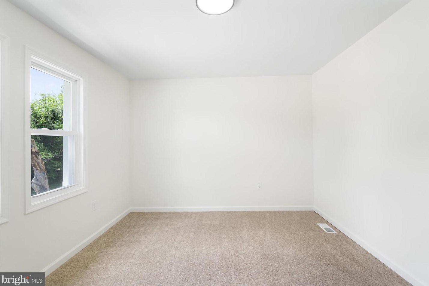 2816 New York Ave, Baltimore MD 21227-3727 exterior