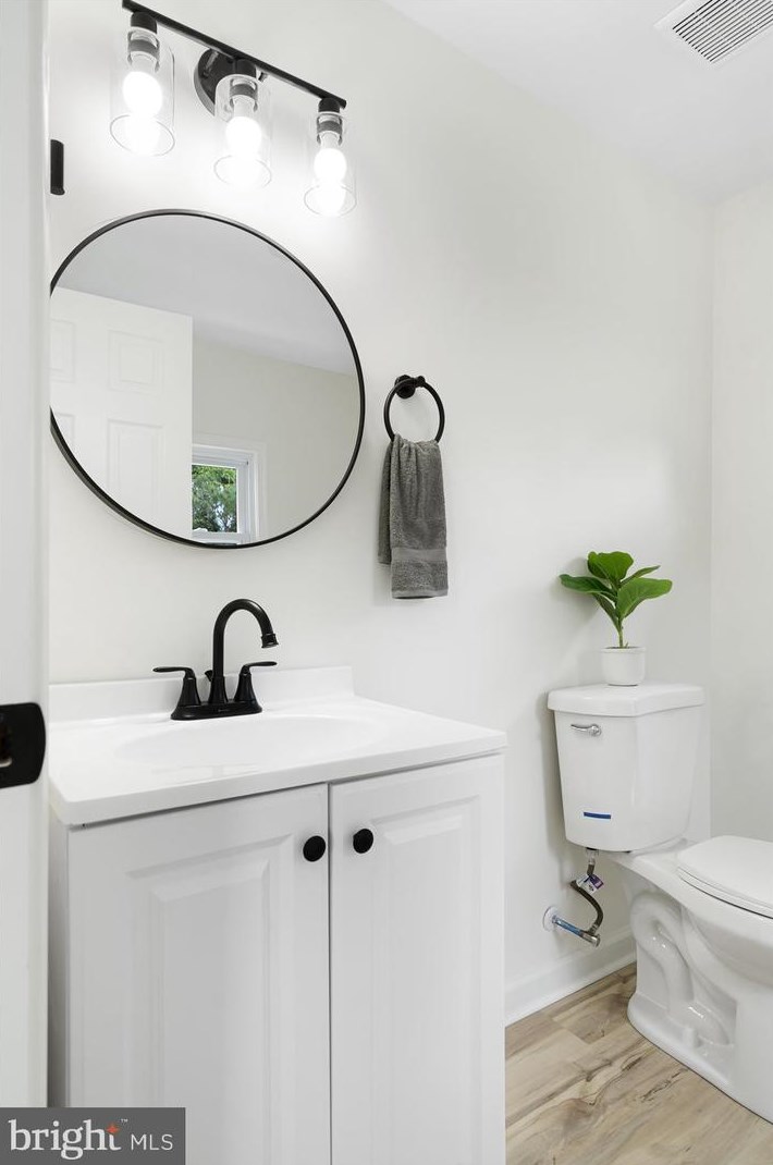 2816 New York Ave, Baltimore MD 21227-3727 exterior