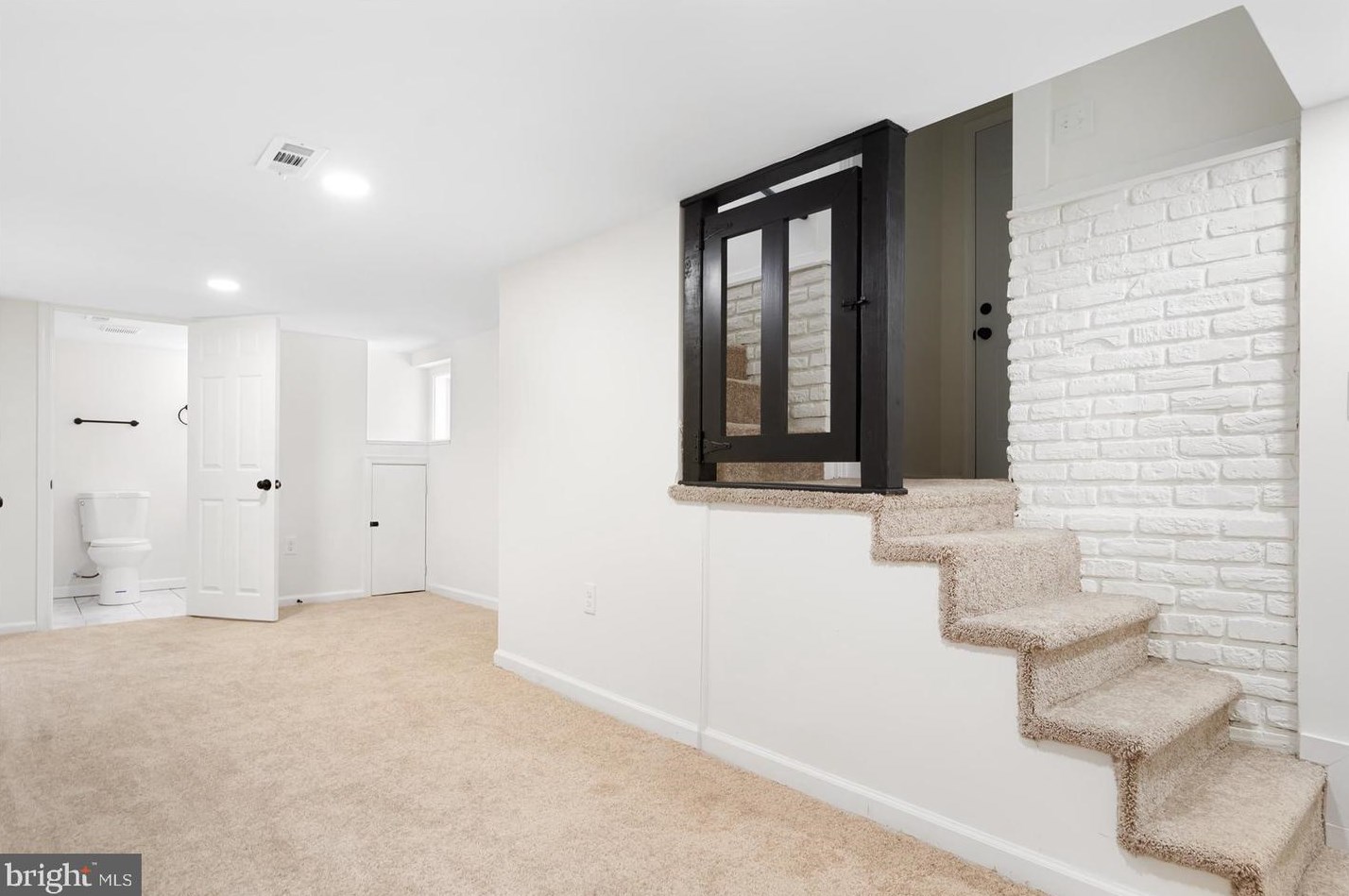 2816 New York Ave, Baltimore MD 21227-3727 exterior