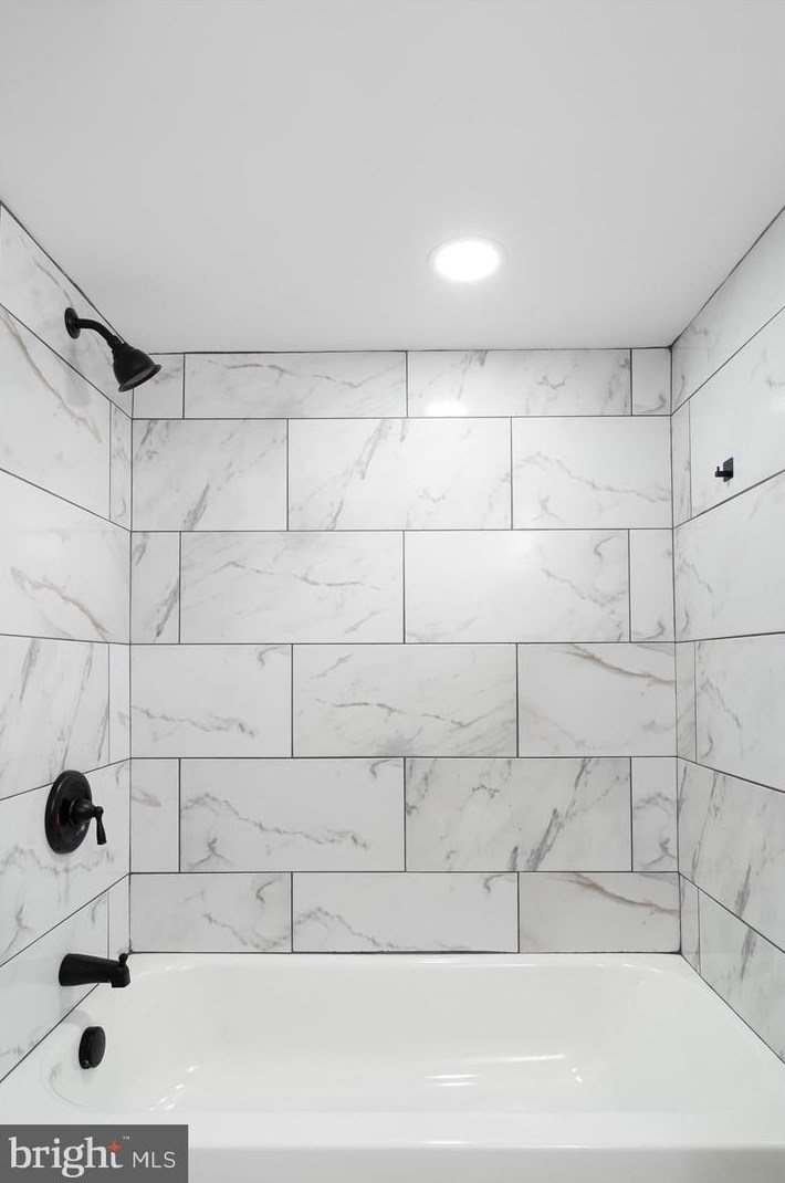 2816 New York Ave, Baltimore MD 21227-3727 exterior