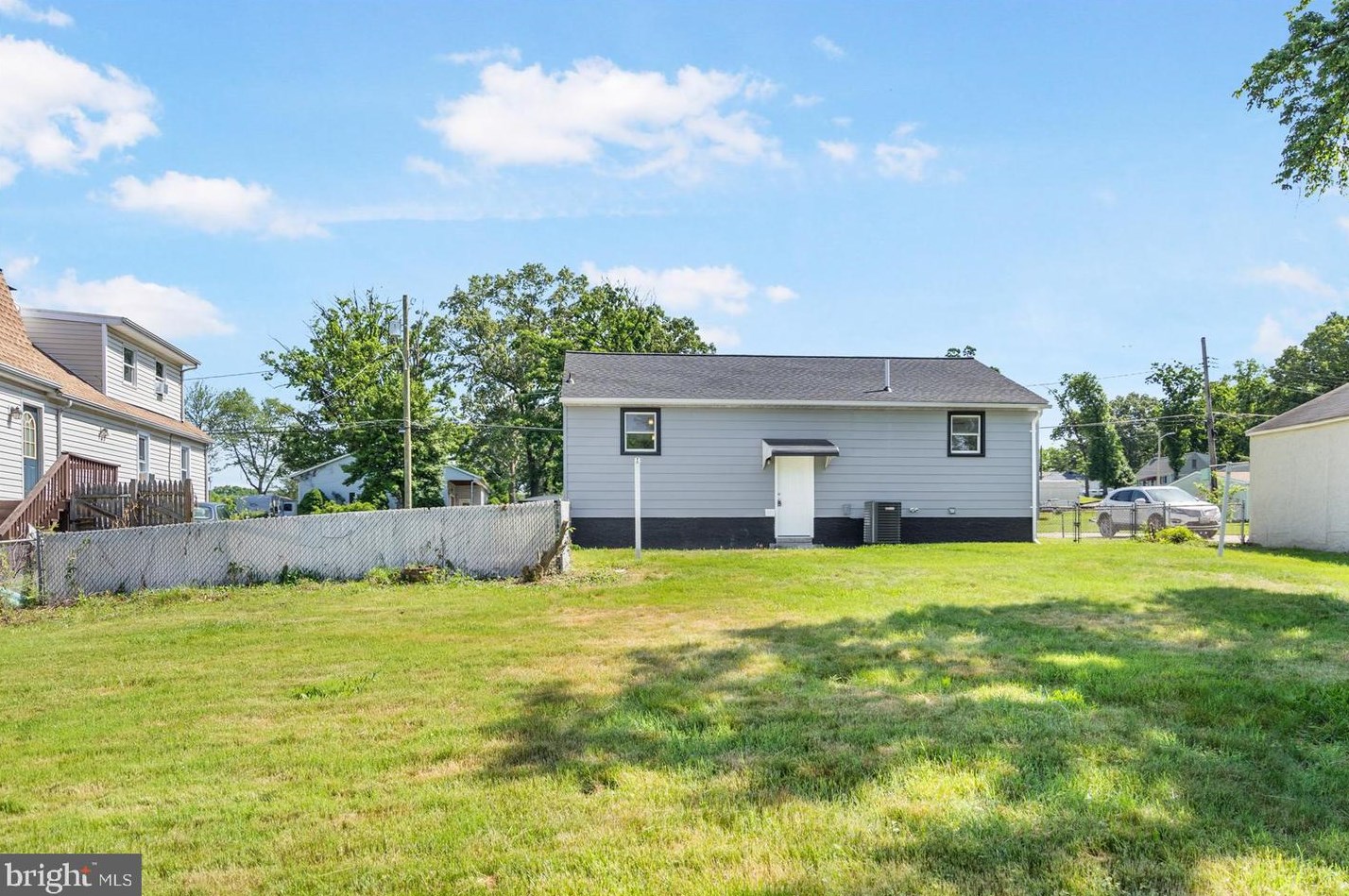 911 Rosedale Ave, Baltimore MD 21237-2728 exterior