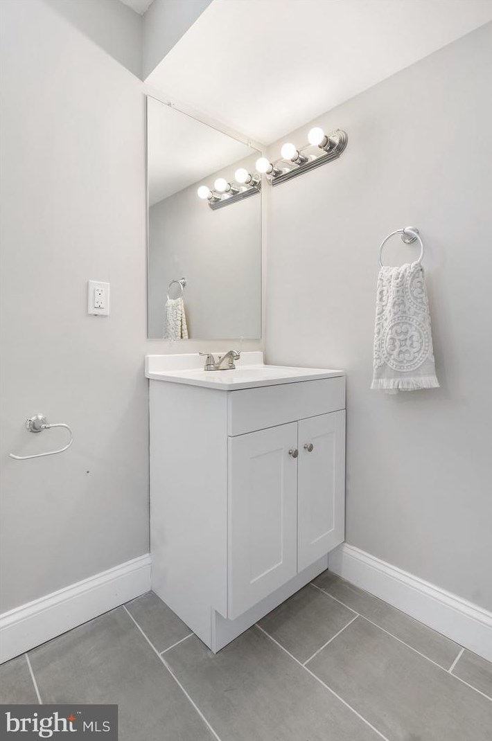 911 Rosedale Ave, Baltimore MD 21237-2728 exterior