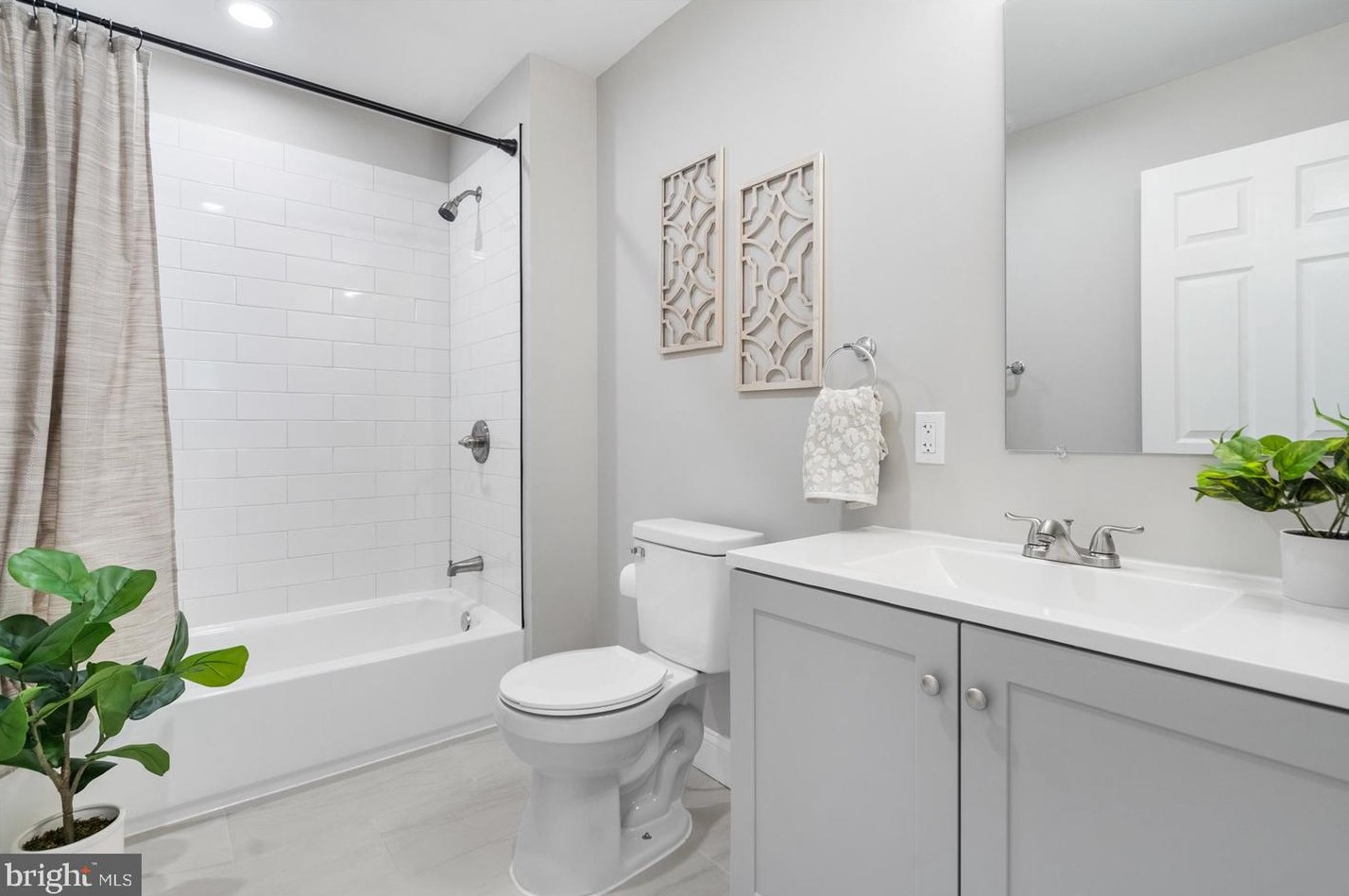 911 Rosedale Ave, Baltimore MD 21237-2728 exterior