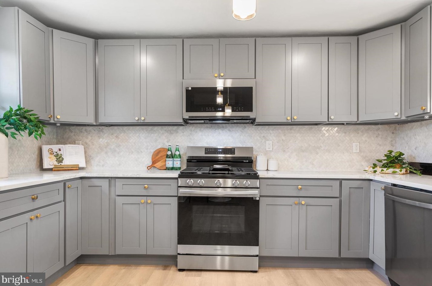 911 Rosedale Ave, Baltimore MD 21237-2728 exterior