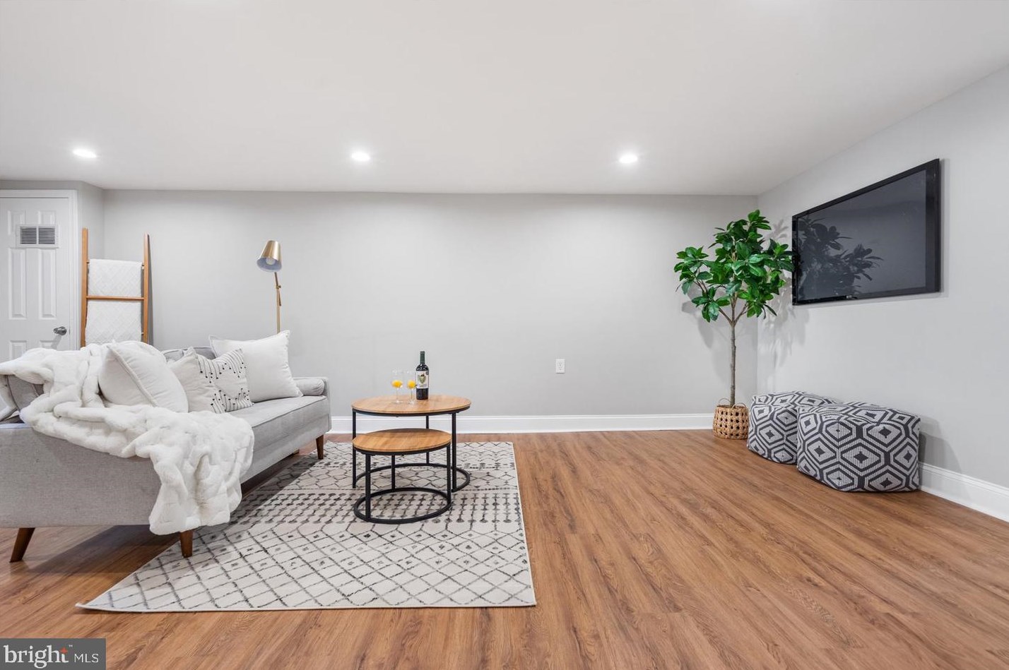 911 Rosedale Ave, Baltimore MD 21237-2728 exterior