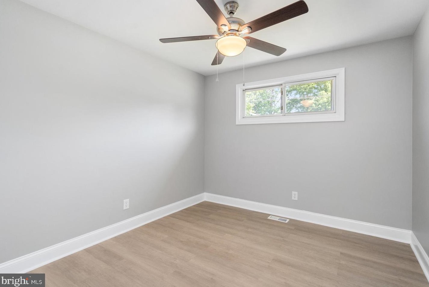 911 Rosedale Ave, Baltimore MD 21237-2728 exterior