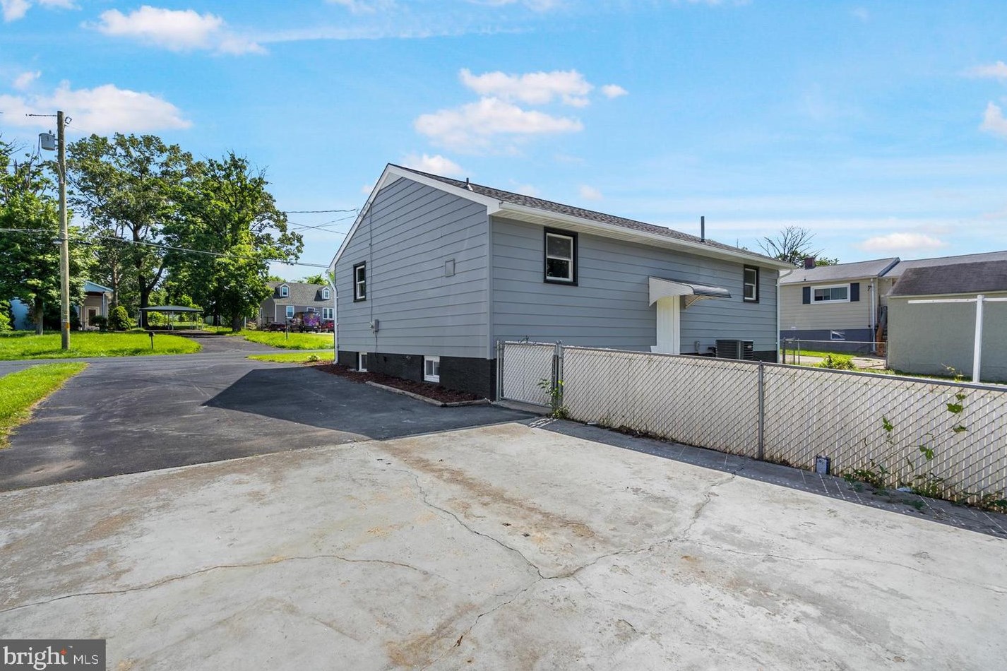 911 Rosedale Ave, Baltimore MD 21237-2728 exterior