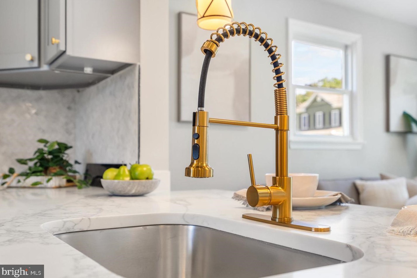 911 Rosedale Ave, Baltimore MD 21237-2728 exterior