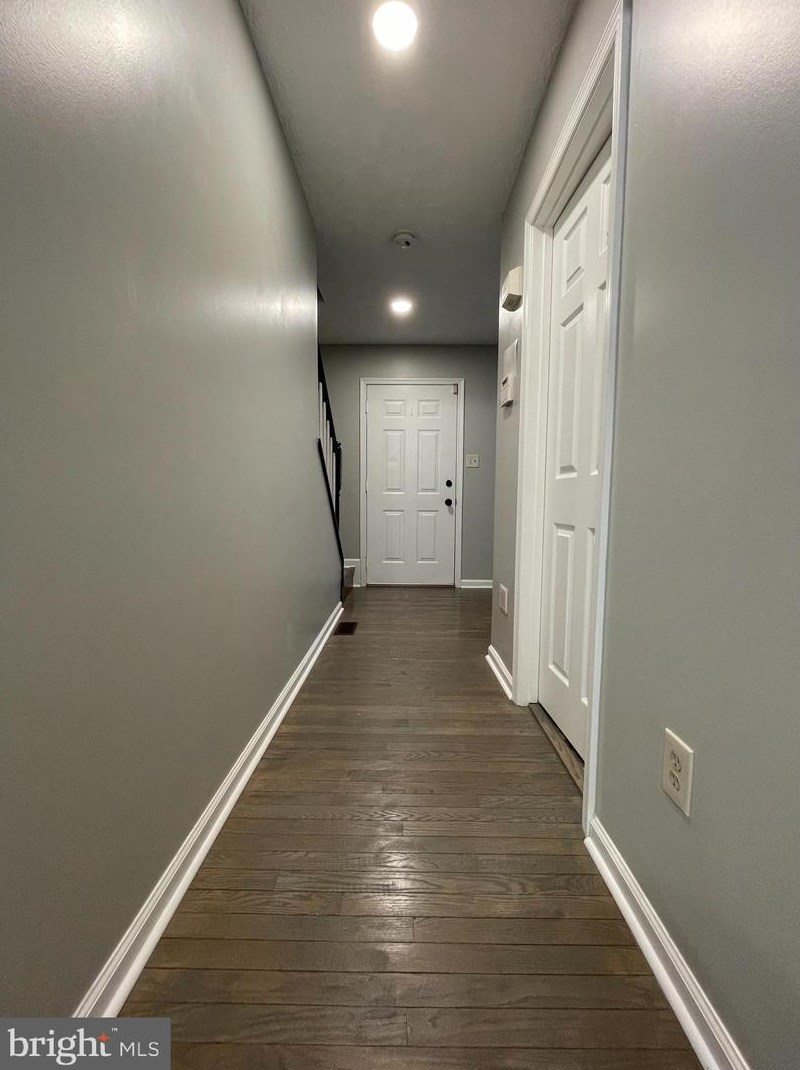 210 Hillendale Ave, Baltimore, MD 21227-3228