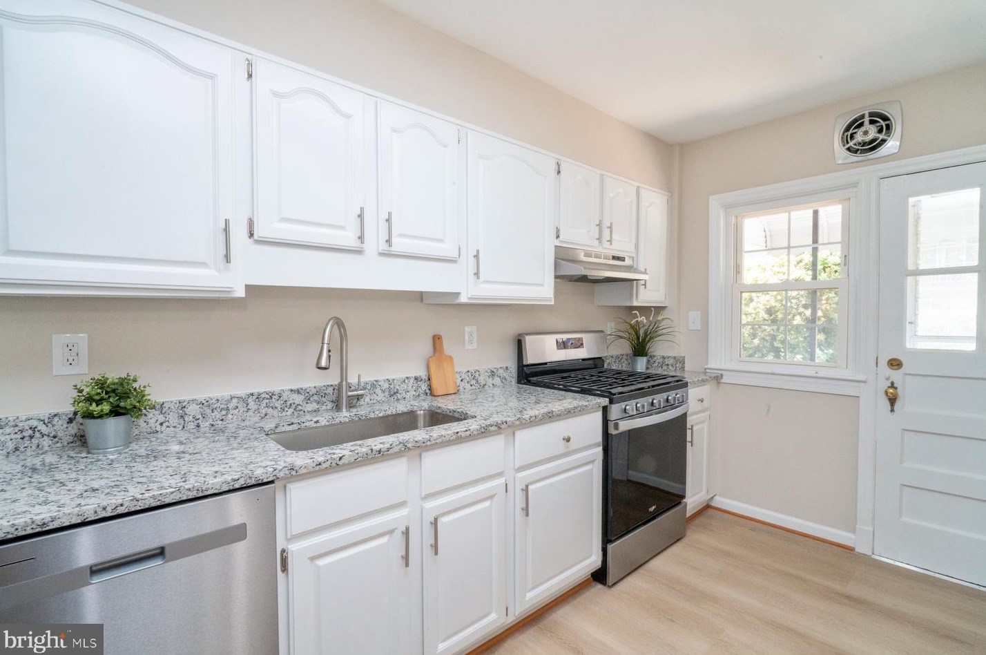 418 Stratford Rd, Baltimore MD  21228-1846 exterior