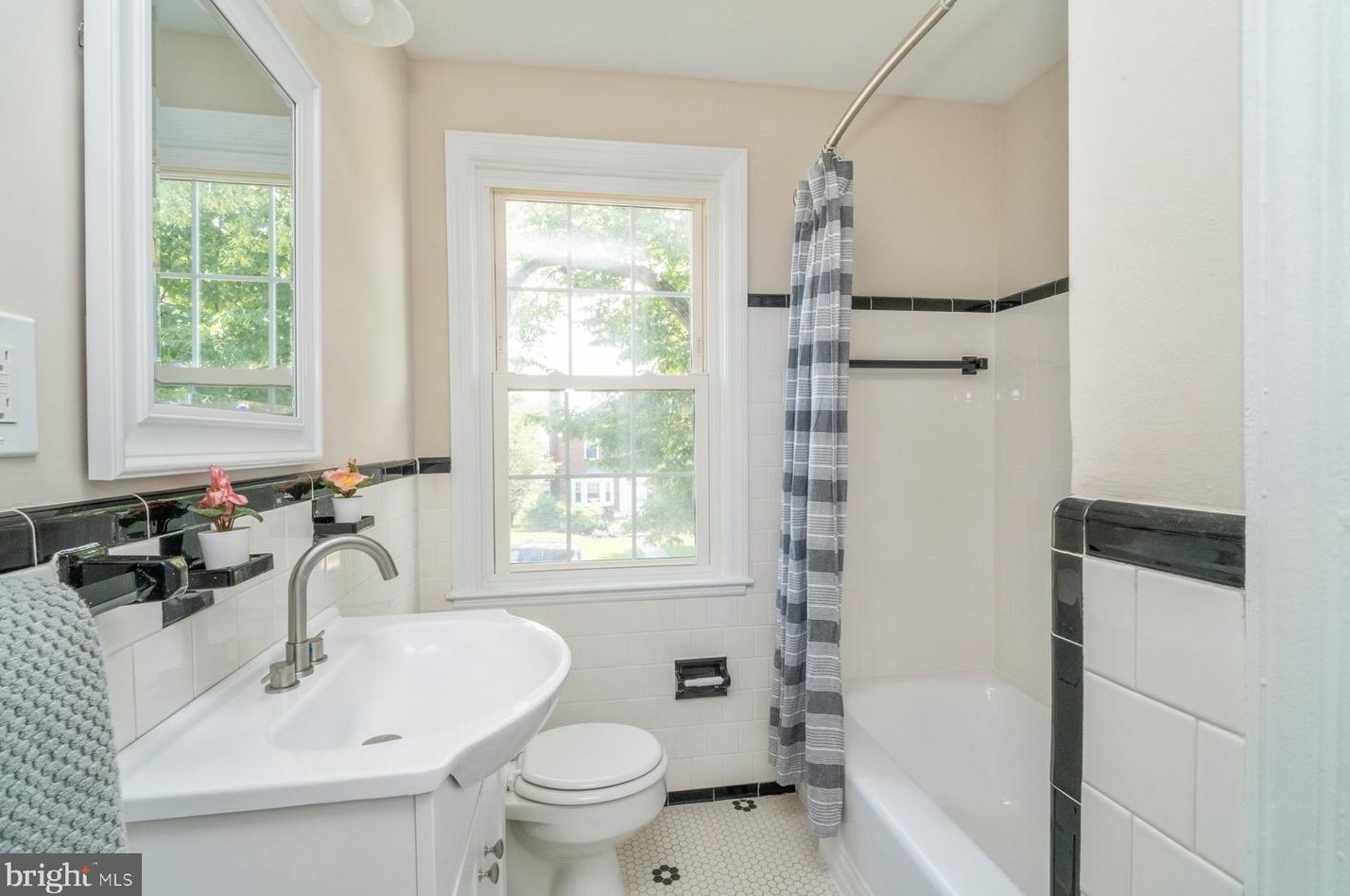 418 Stratford Rd, Baltimore MD  21228-1846 exterior