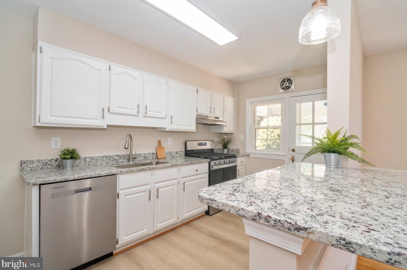 418 Stratford Rd, Baltimore MD  21228-1846 exterior
