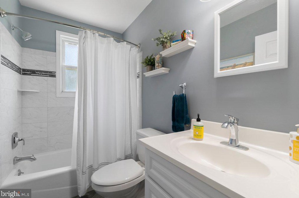 301 Roanoke Dr, Baltimore MD 21228-4243 exterior