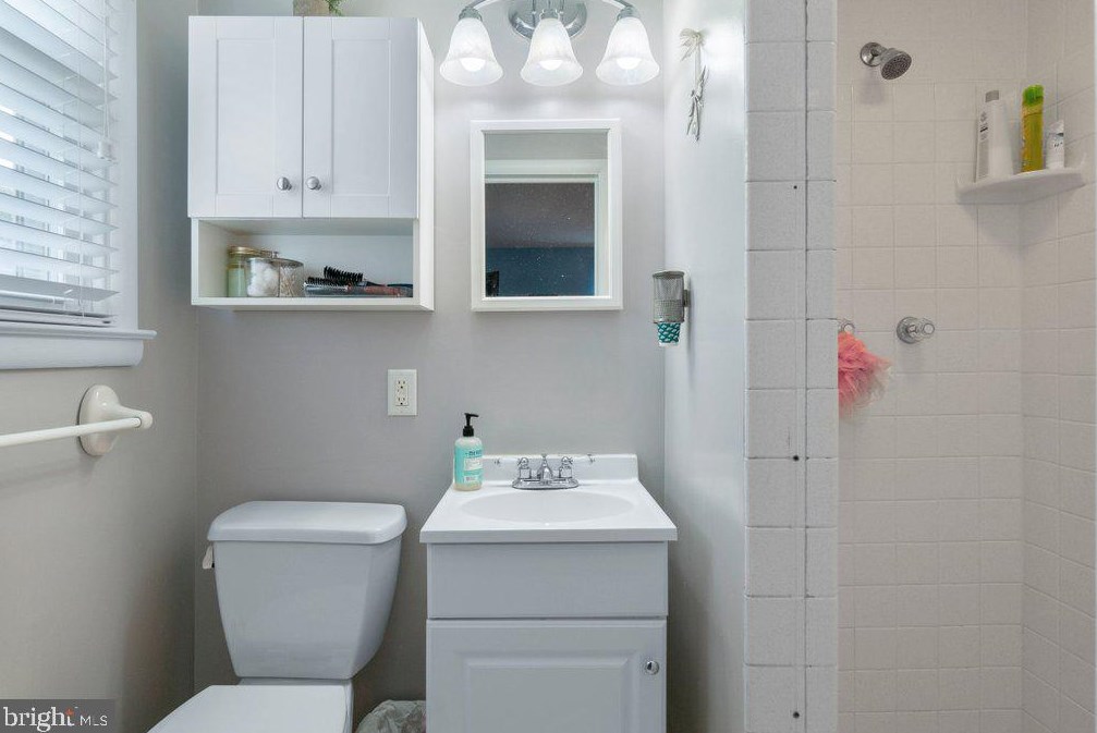 301 Roanoke Dr, Baltimore MD 21228-4243 exterior