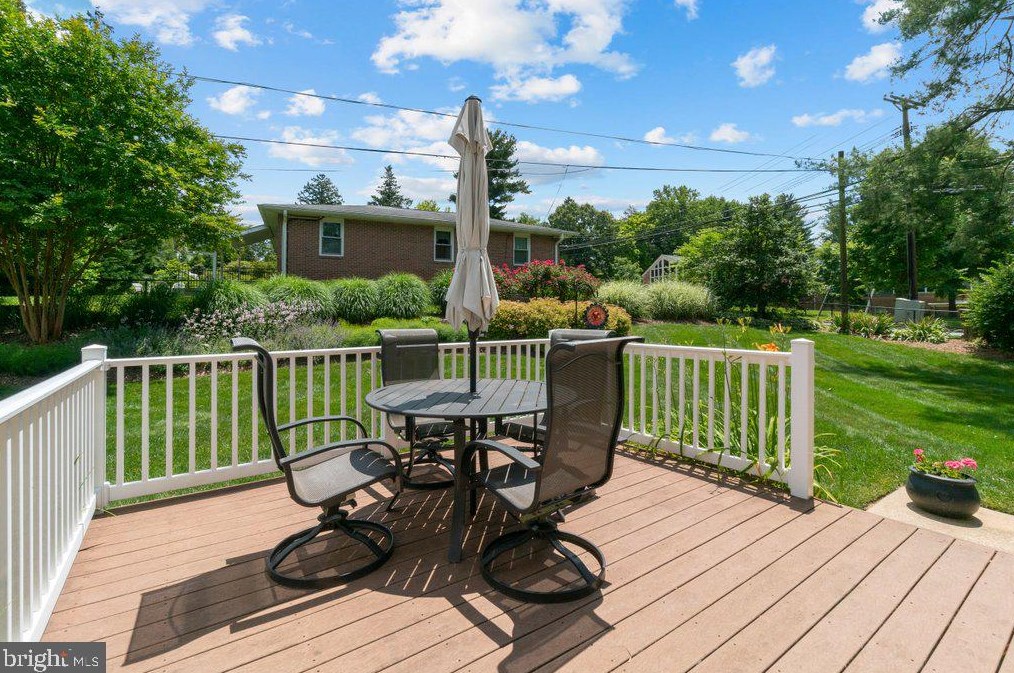 301 Roanoke Dr, Baltimore MD 21228-4243 exterior