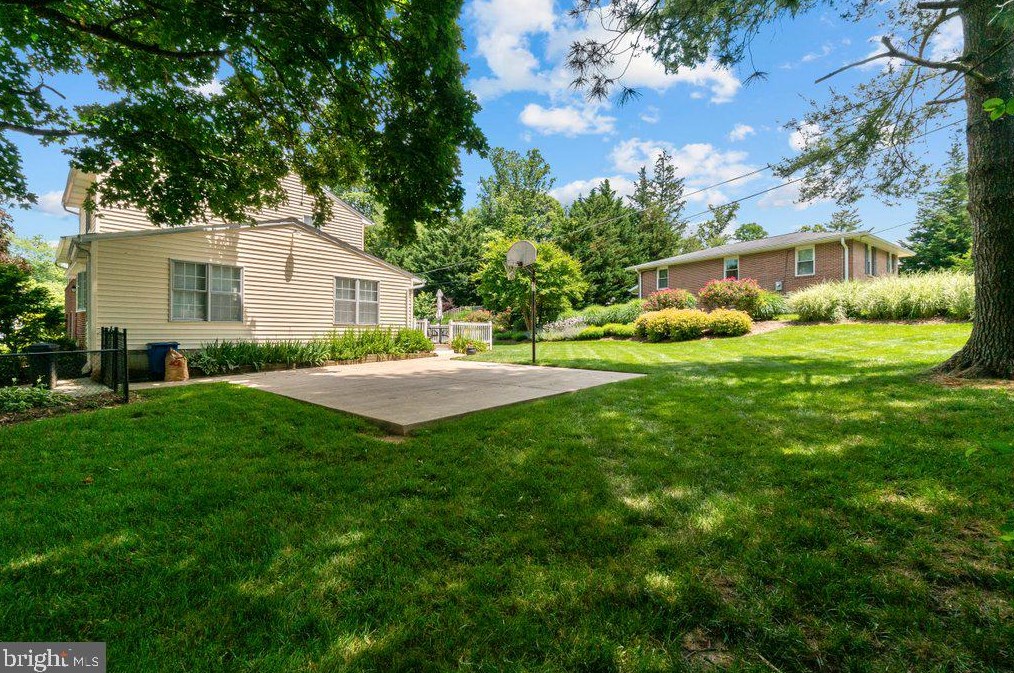 301 Roanoke Dr, Baltimore MD 21228-4243 exterior