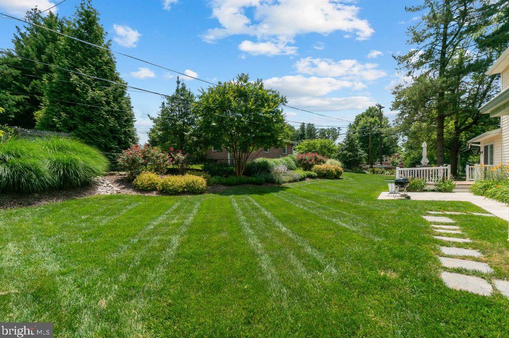 301 Roanoke Dr, Baltimore MD 21228-4243 exterior