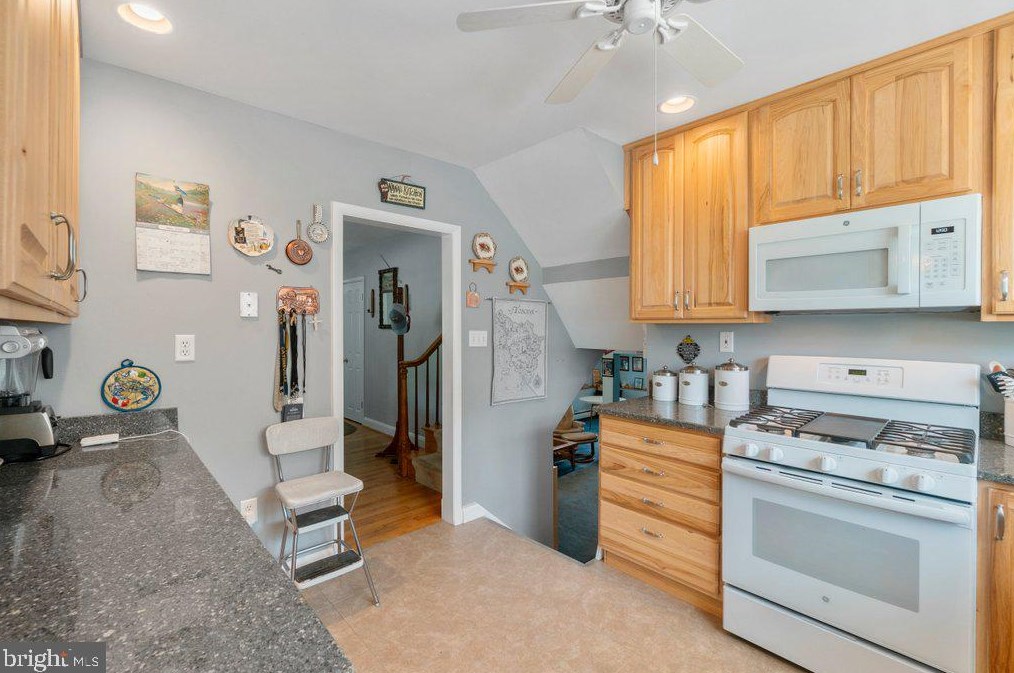 301 Roanoke Dr, Baltimore MD 21228-4243 exterior