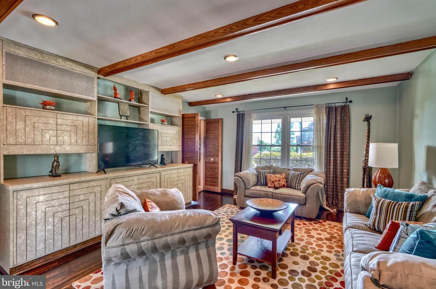 4 Applegate Ct, Baltimore, MD 21208-2112