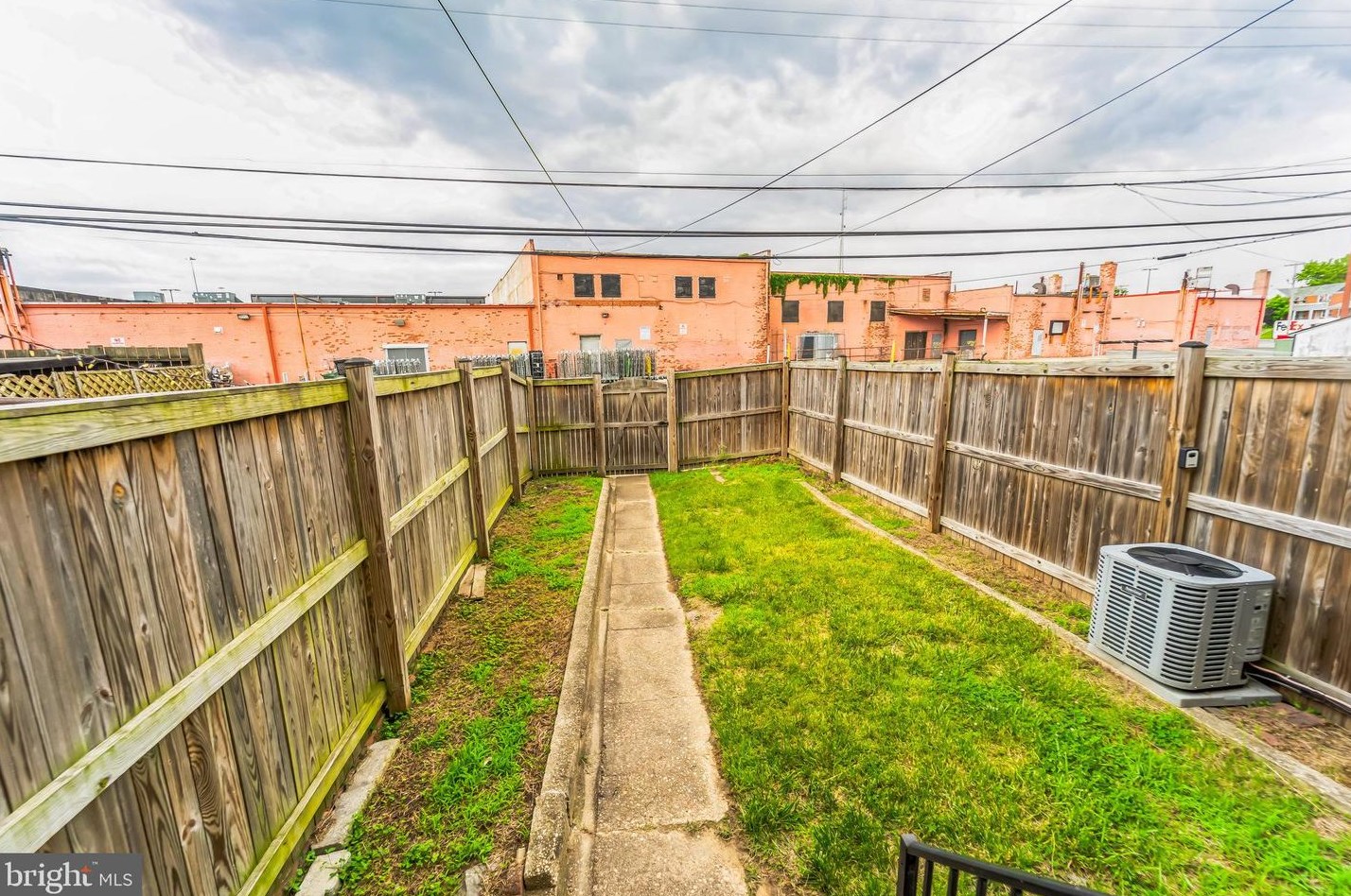 3422 Dunran Rd, Baltimore MD 21222-5946 exterior