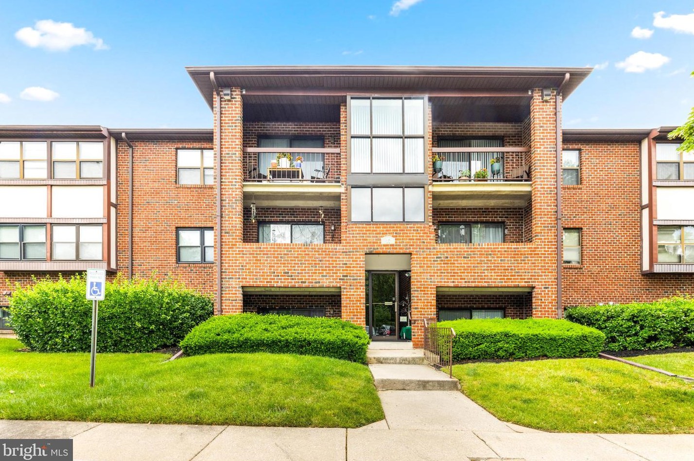 17 Juliet Ln, Baltimore, MD 21236-1230