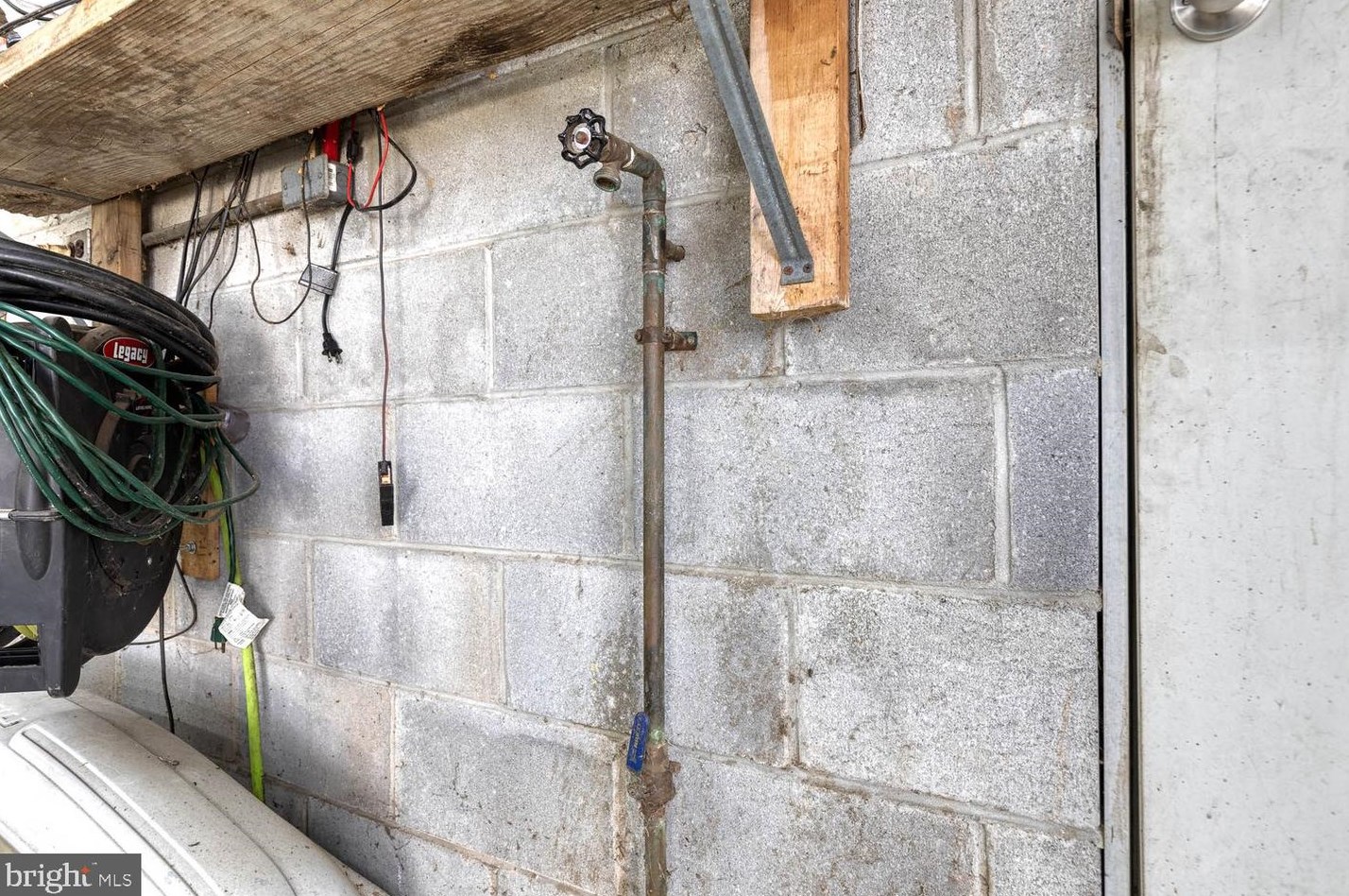 322 Savannah Rd, Baltimore MD 21221-4813 exterior