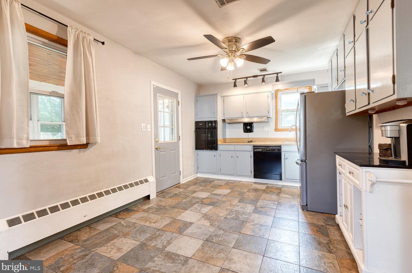 322 Savannah Rd, Baltimore MD 21221-4813 exterior