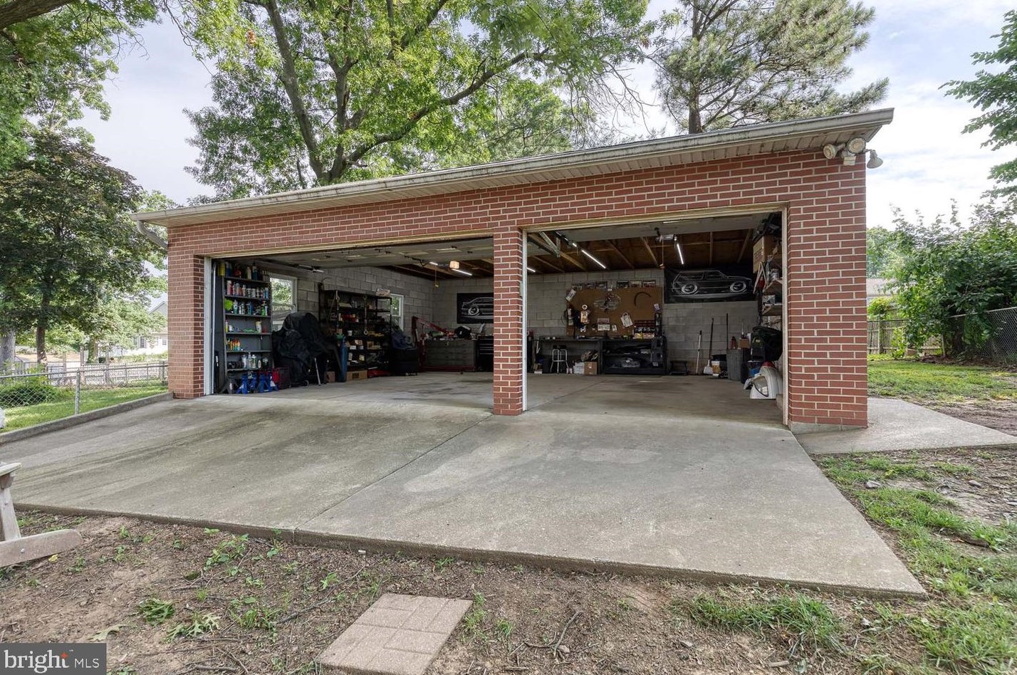 322 Savannah Rd, Baltimore MD 21221-4813 exterior