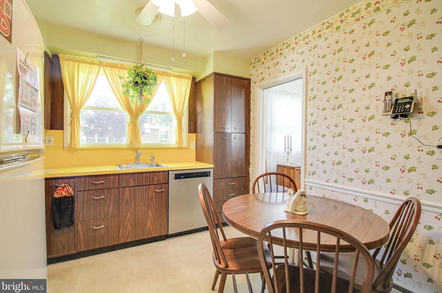 1922 Drummond Rd, Baltimore MD  21228-4206 exterior