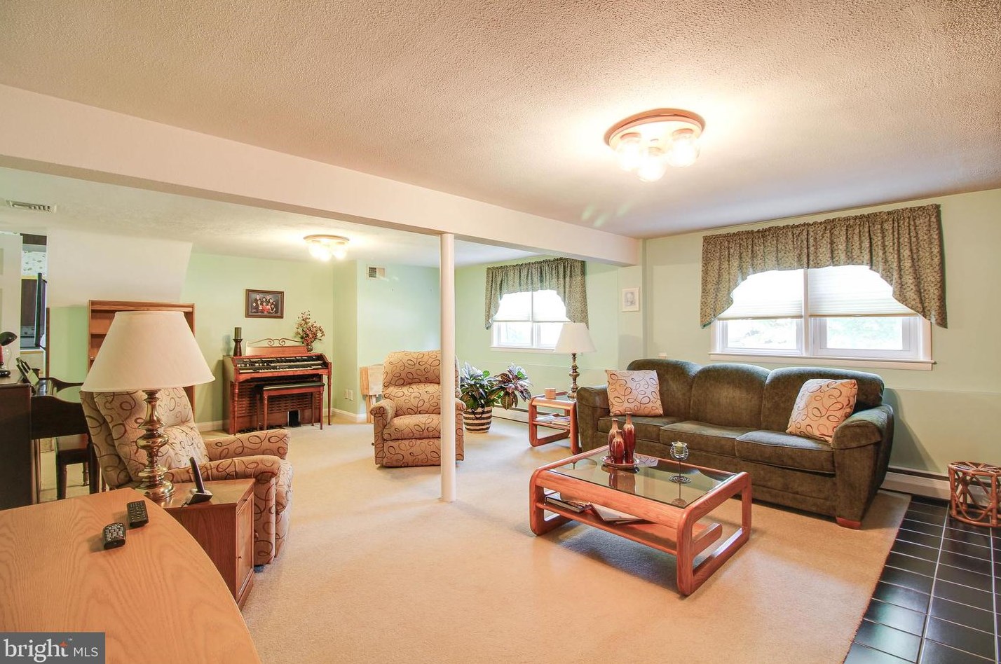 1922 Drummond Rd, Baltimore MD  21228-4206 exterior