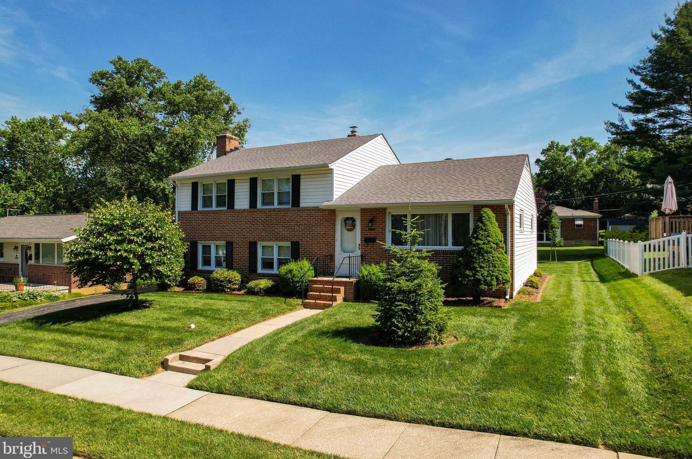 1922 Drummond Rd, Baltimore, MD 21228-4206