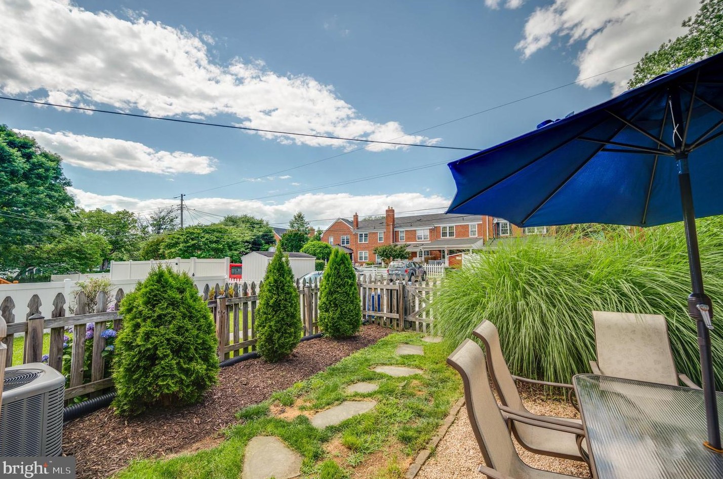 1516 Cottage Ln, Baltimore MD 21286-8012 exterior