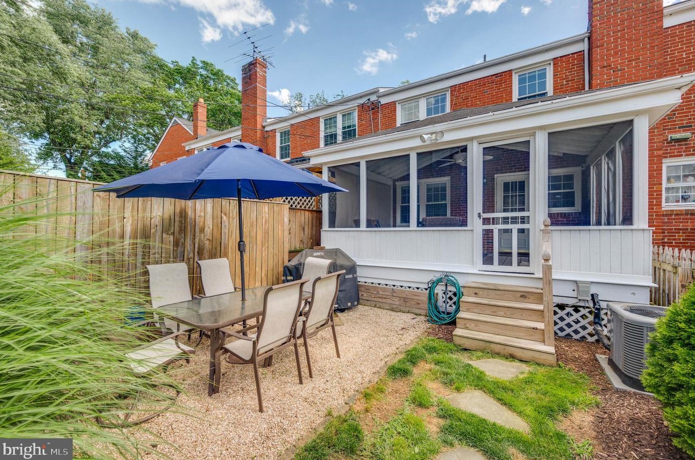 1516 Cottage Ln, Baltimore MD 21286-8012 exterior