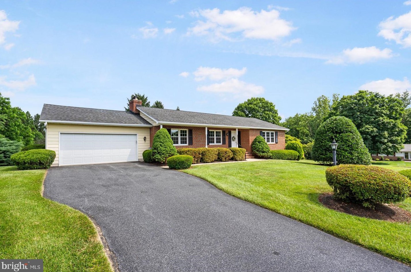 2 Palmway Ct, Baldwin, MD 21013