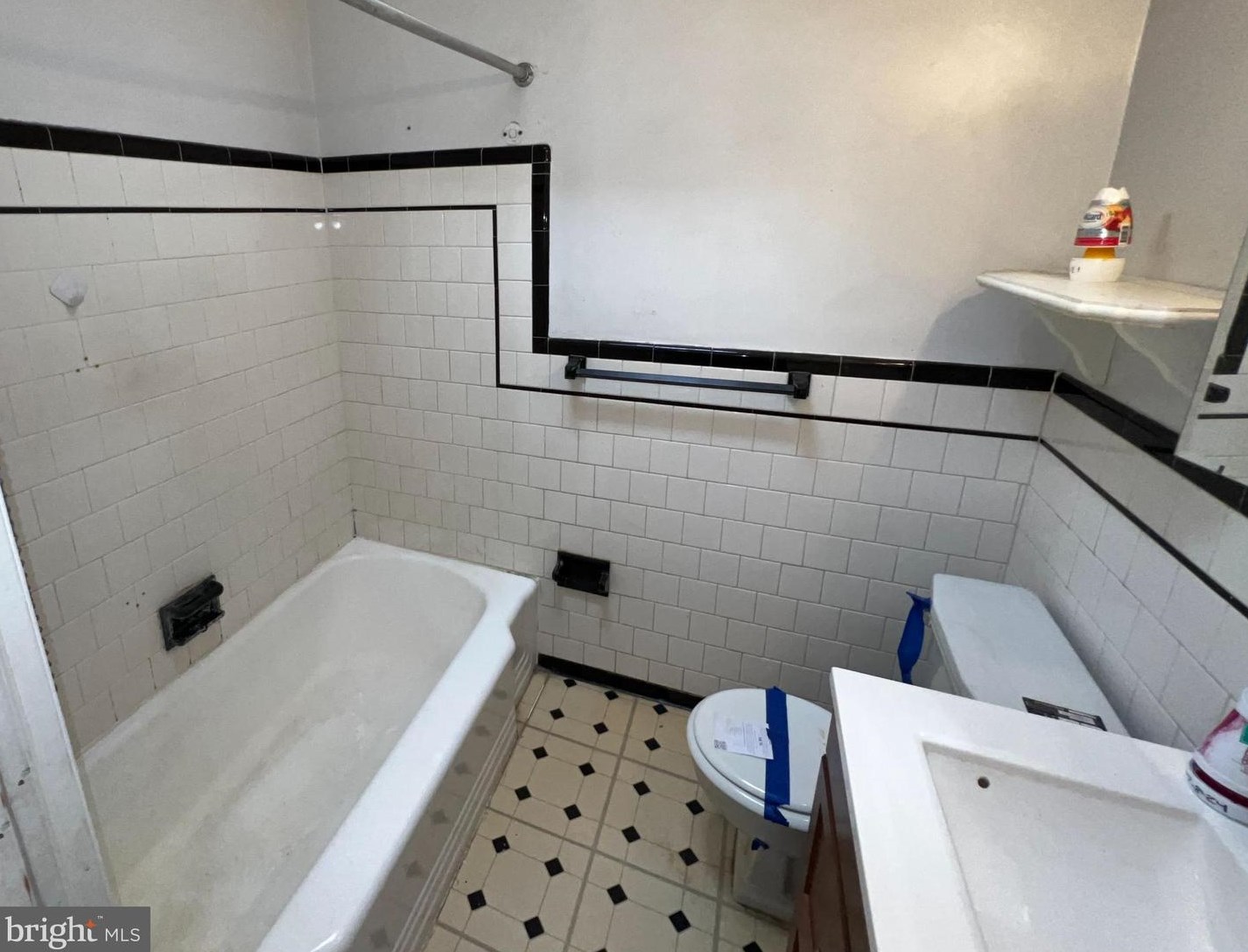 6818 Duluth Ave, Baltimore MD 21222-1111 exterior