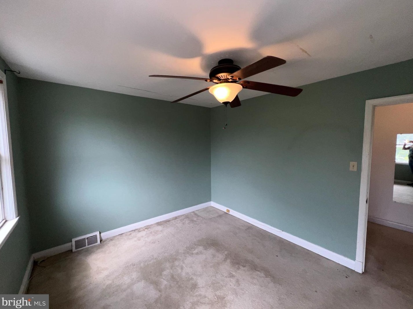 6818 Duluth Ave, Baltimore MD 21222-1111 exterior