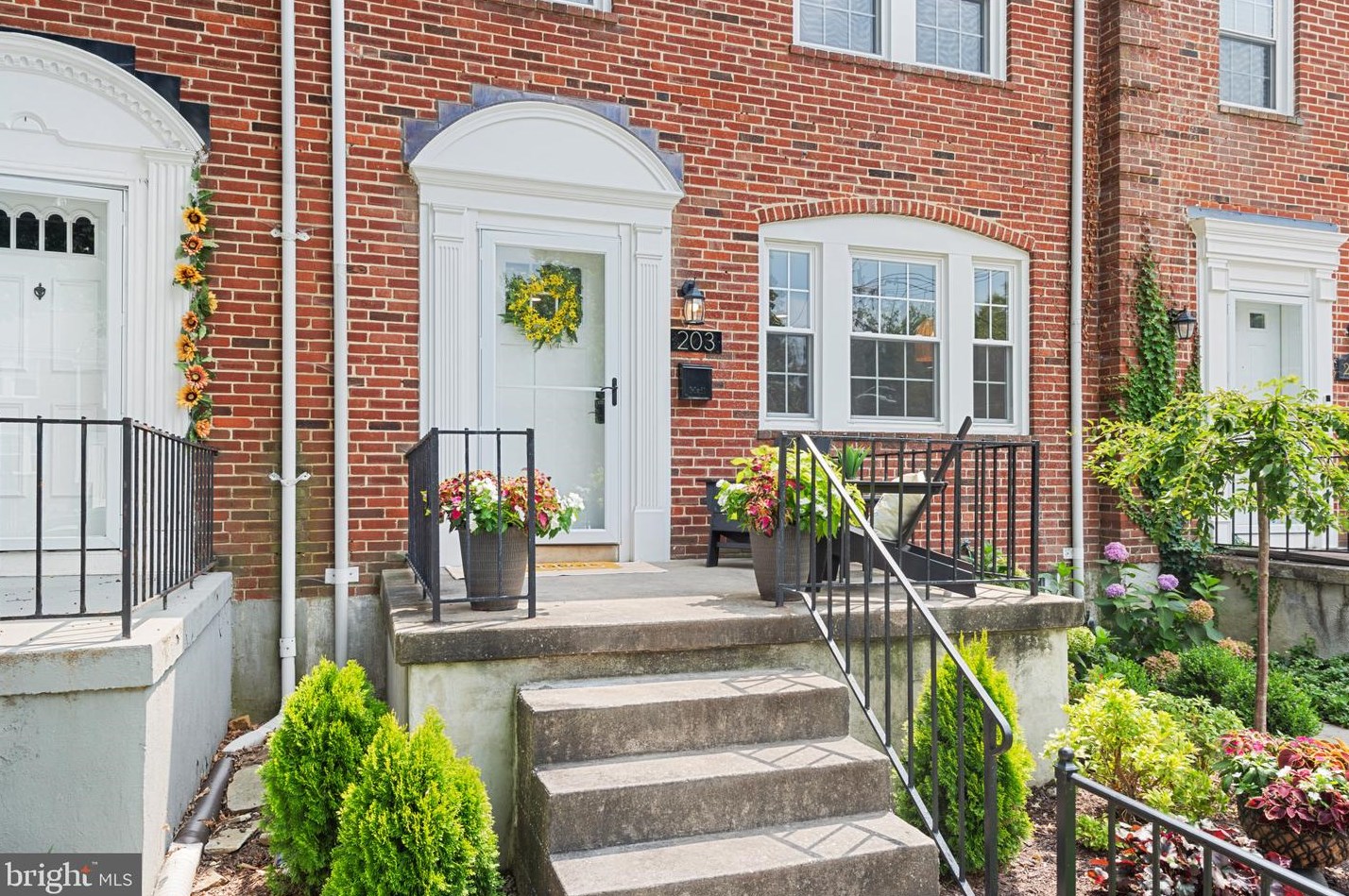 203 Blenheim Rd, Baltimore MD  21212-1704 exterior