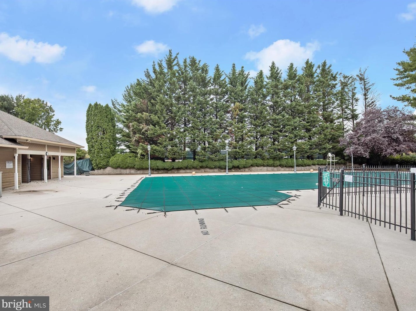 17 Stridesham Ct, Baltimore MD  21209-5301 exterior