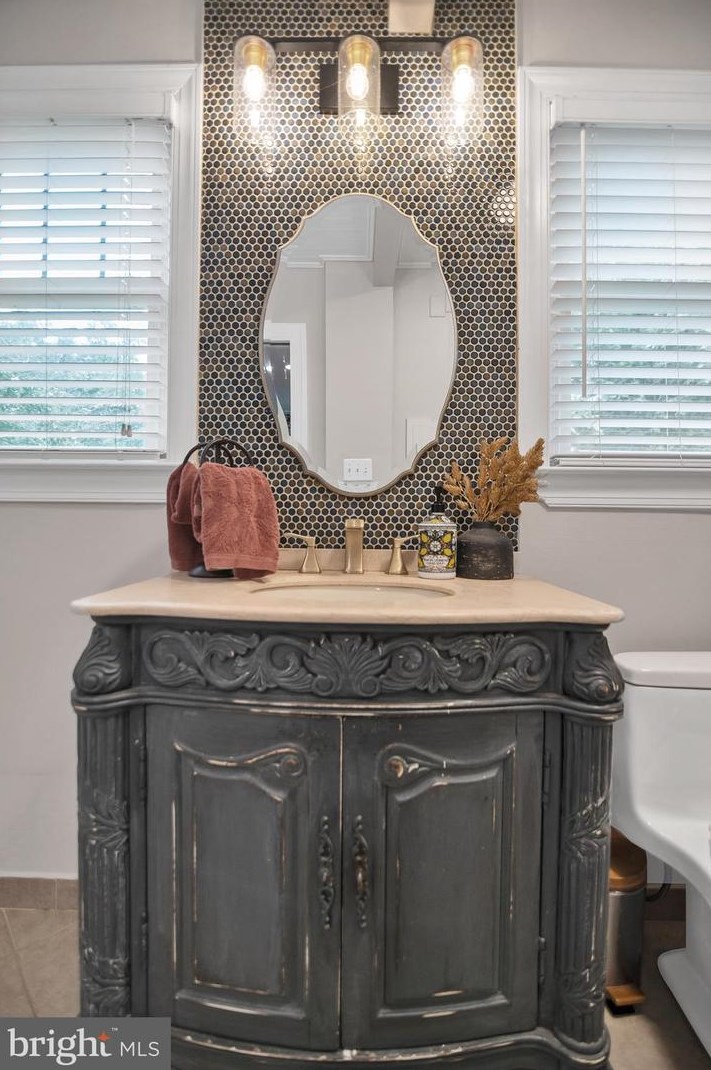 1005 Francis Ave, Baltimore MD 21227-3911 exterior