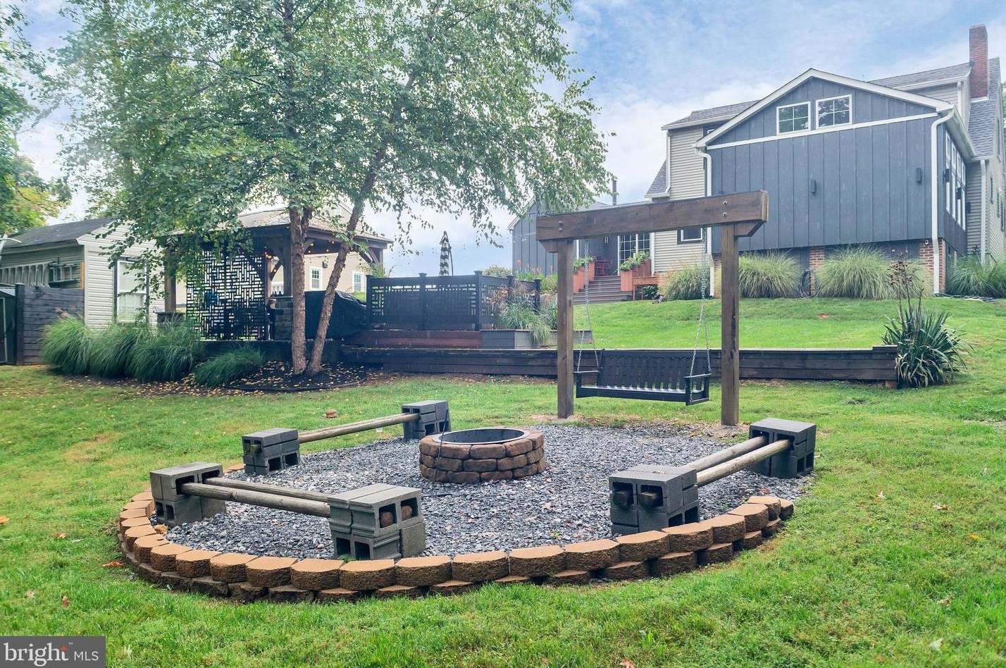 1005 Francis Ave, Baltimore MD 21227-3911 exterior