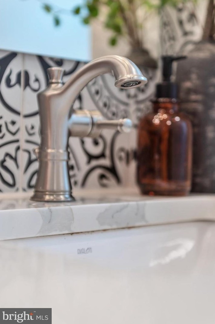 1005 Francis Ave, Baltimore MD 21227-3911 exterior