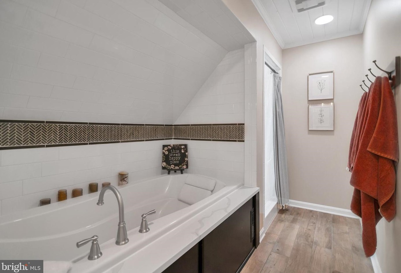 1005 Francis Ave, Baltimore MD 21227-3911 exterior