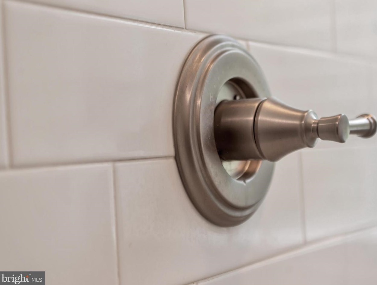 1005 Francis Ave, Baltimore MD 21227-3911 exterior